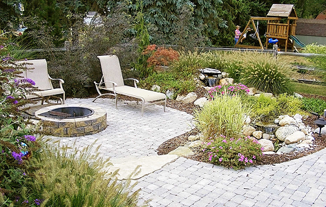 backyard+patio+and+garden+H+and+M+landscaping+Michigan (1)