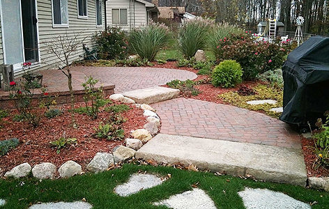 backyard+patio+by+Michigan+landscaper+H+and+M+landscaping