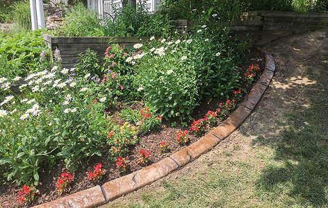 front+gardenbed+with+edging+by+H+and+M+landscaping